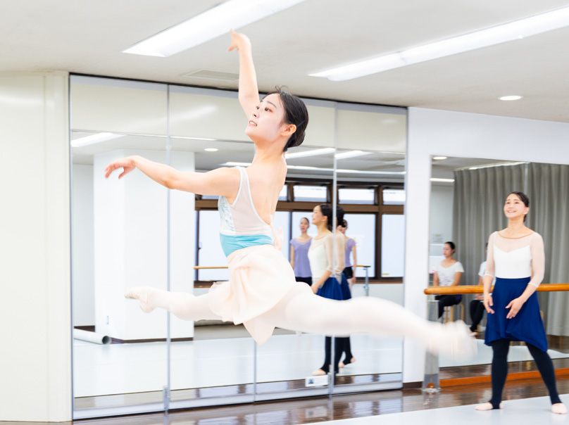 バレエ初級クラス練習風景